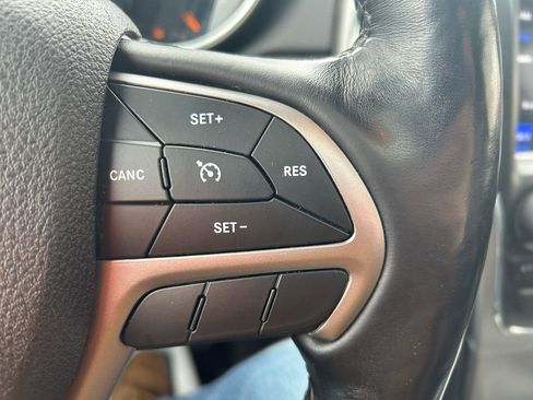 Used 2018 Jeep Grand Cherokee Altitude image 20