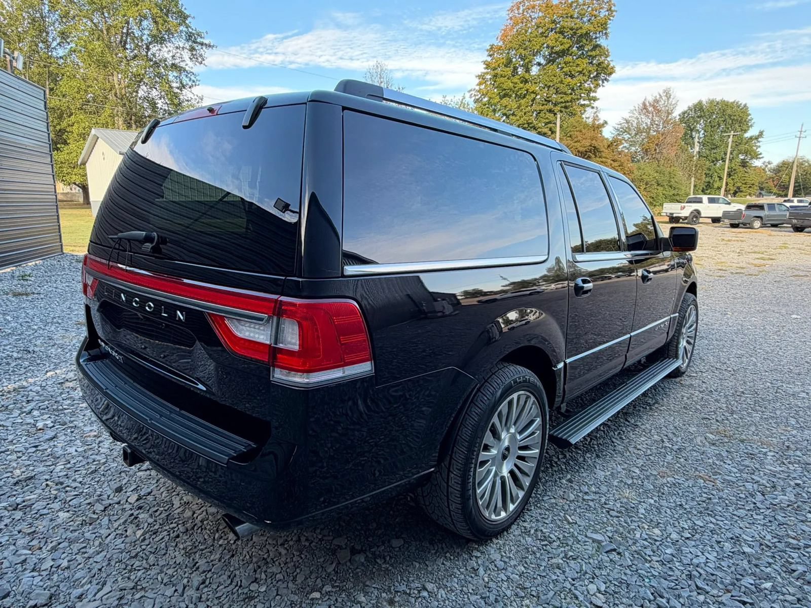 Used 2017 Lincoln Navigator L Reserve AWD/4WD image 5