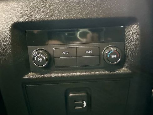 Used 2023 Chevrolet Traverse LT FWD image 25