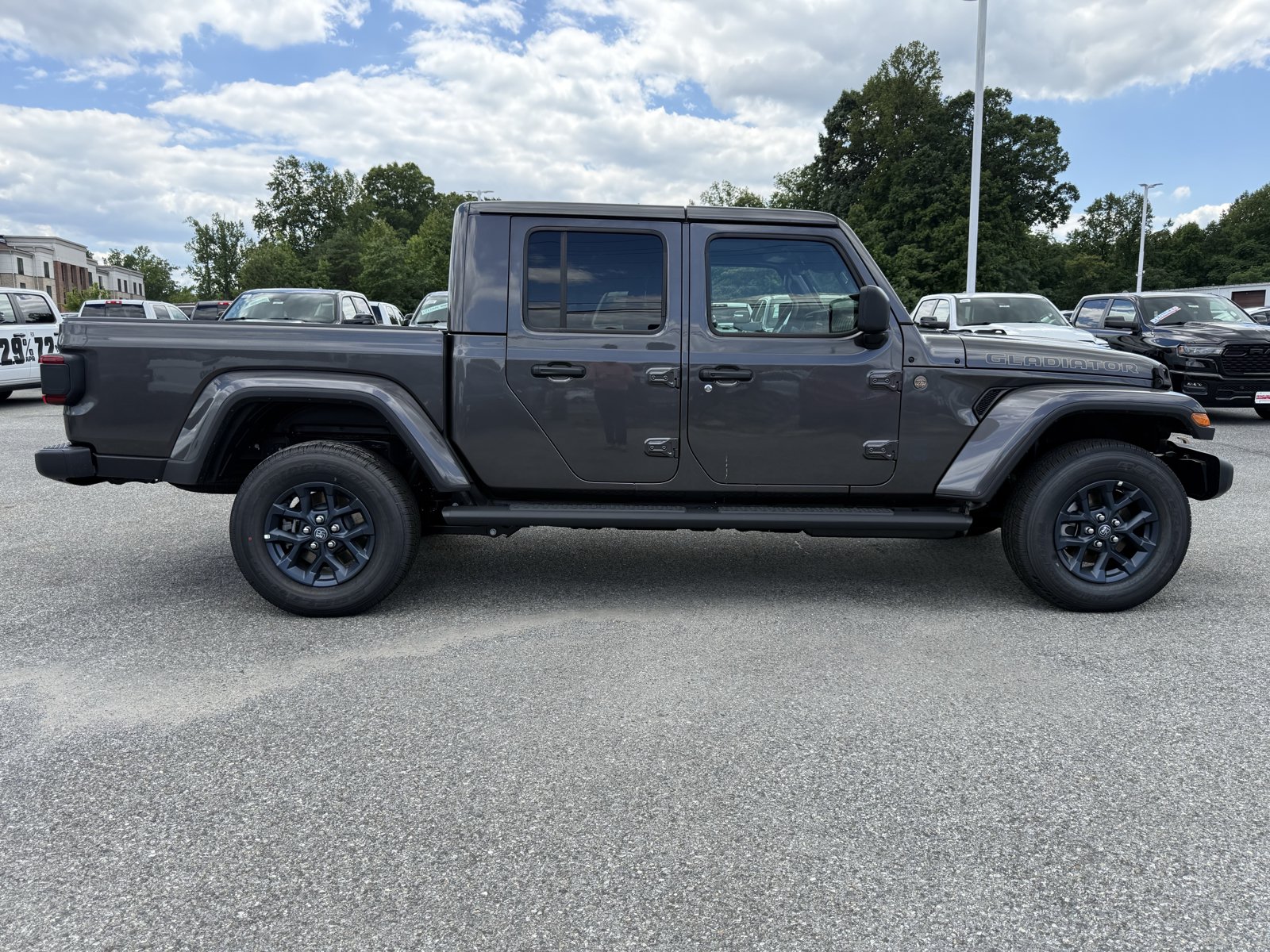 New 2026 Jeep Gladiator Sport AWD/4WD image 2