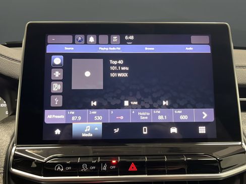 Used 2023 Jeep Compass Latitude AWD/4WD image 14