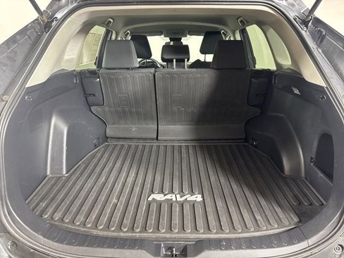 Used 2021 Toyota RAV4 LE image 21