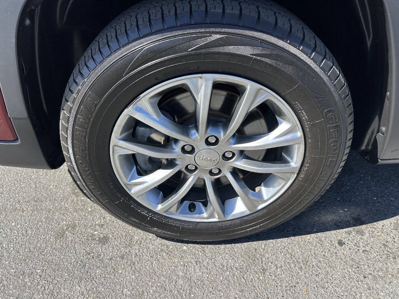 Used 2019 Jeep Cherokee Latitude Plus w/ Comfort/Convenience Group AWD/4WD image 7