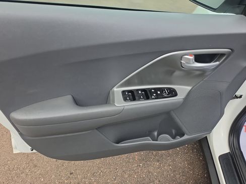 Used 2020 Kia Niro LX FWD image 12