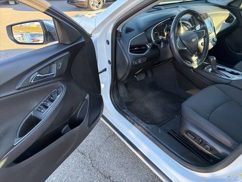 Used 2018 Chevrolet Malibu LT image 28