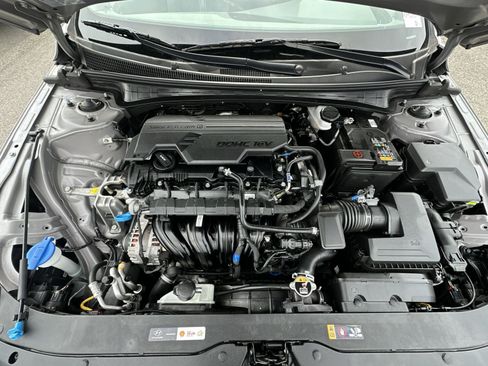 Used 2025 Hyundai Elantra SEL FWD image 29