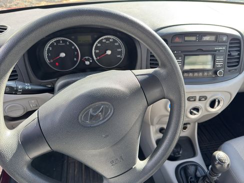 Used 2010 Hyundai Accent GLS image 8