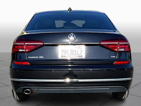 Used 2017 Volkswagen Passat 1.8T SEL Premium image 4
