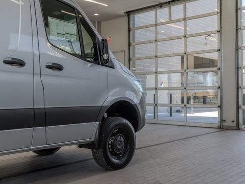 Used 2025 Mercedes-Benz Sprinter 2500 image 30