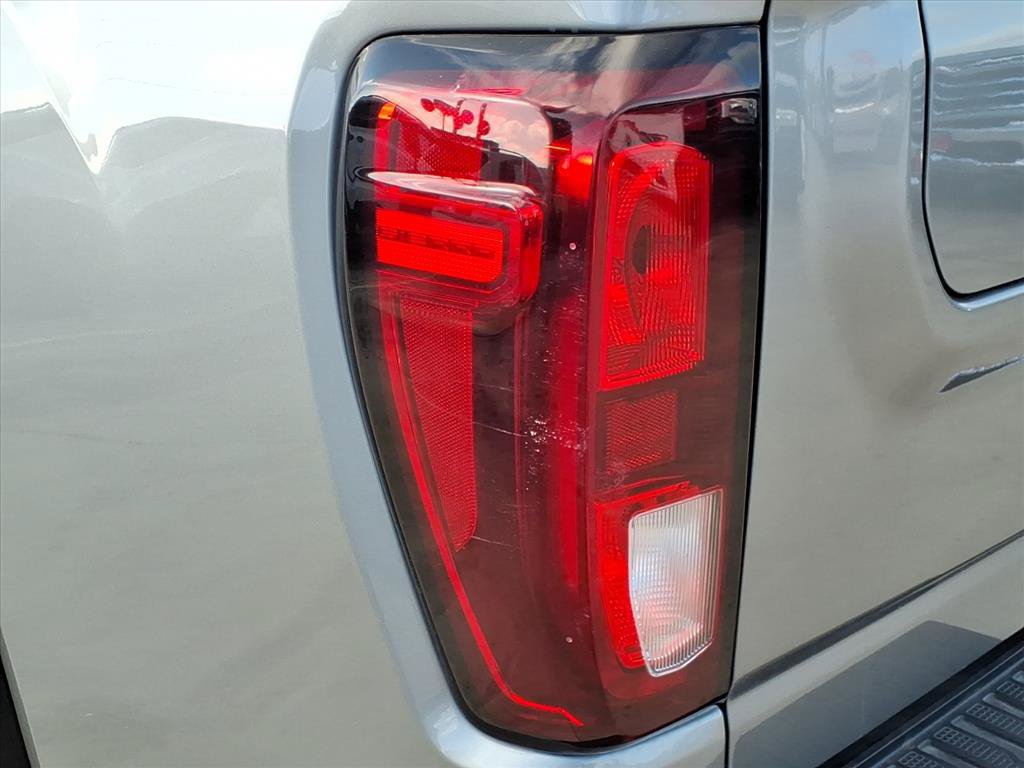 Used 2025 GMC Sierra 2500 SLE w/ Preferred Package AWD/4WD image 12