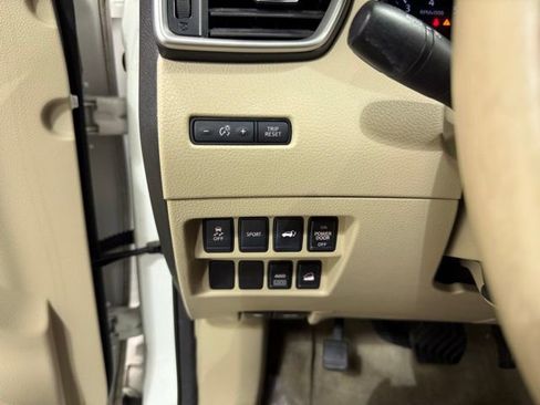 Used 2014 Nissan Rogue SL image 18