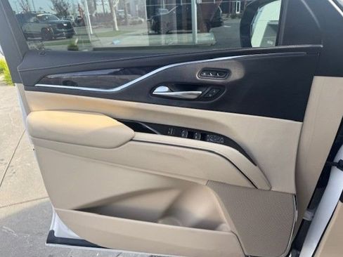 Used 2021 Cadillac Escalade ESV Premium Luxury image 10