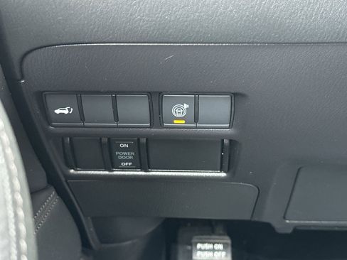 Used 2022 Nissan Armada SL w/ Captain's Chairs Package image 33