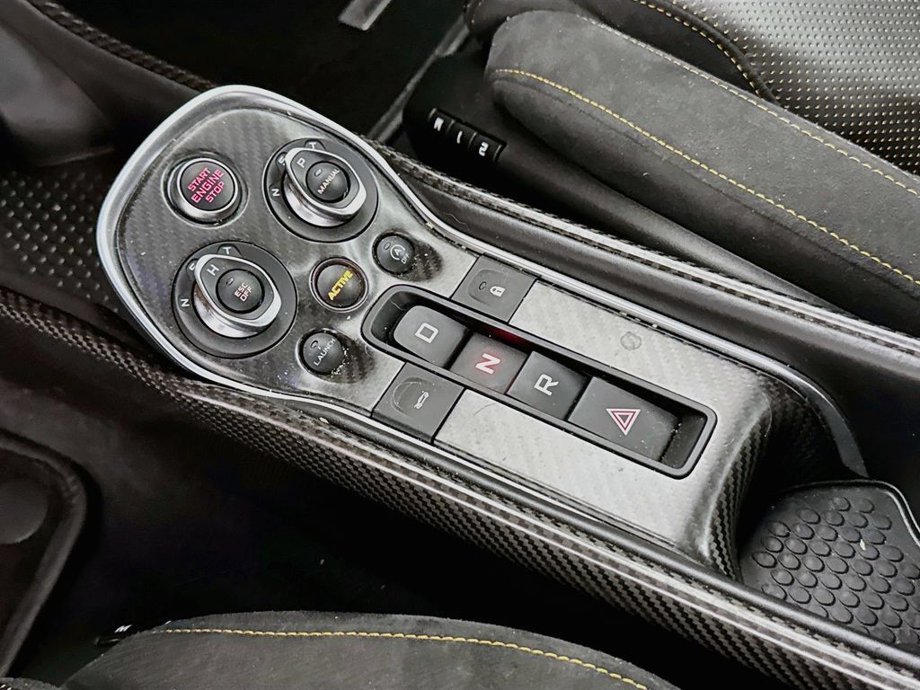 Used 2019 McLaren 570S Coupe RWD image 17
