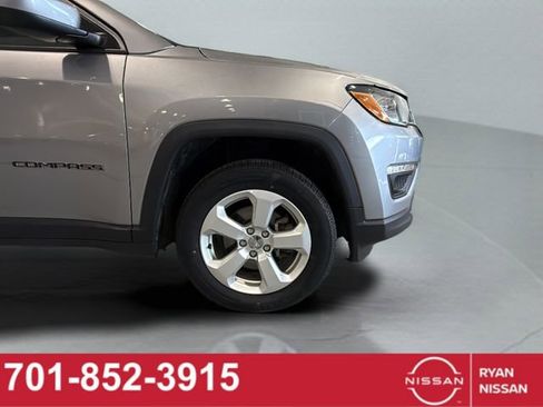 Used 2018 Jeep Compass Latitude w/ Cold Weather Group AWD/4WD image 20
