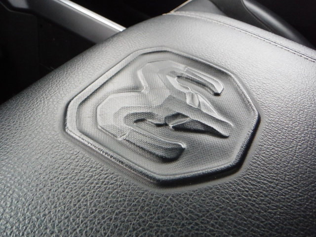 Used 2025 RAM 1500 Laramie AWD/4WD image 21