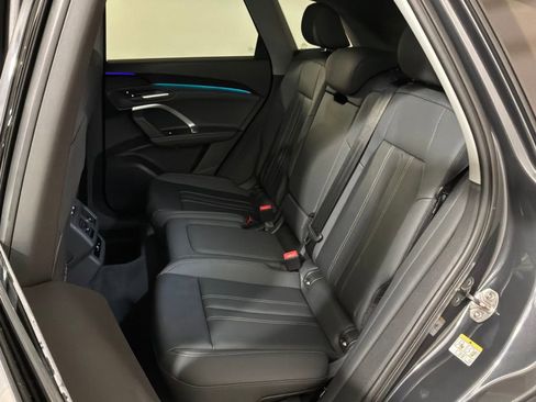 Used 2025 Audi Q5 Premium w/ Convenience Package image 19