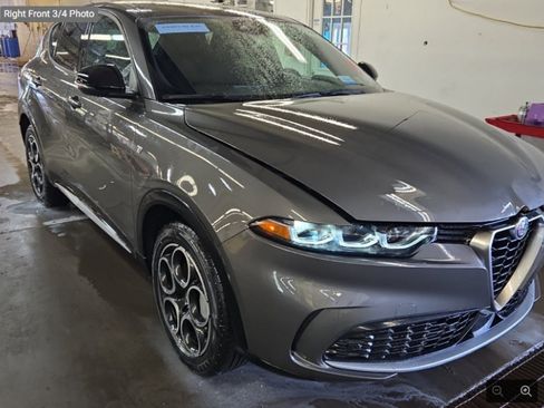 Used 2024 Alfa Romeo Tonale Ti AWD/4WD image 4