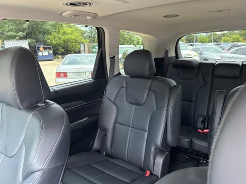 Certified 2024 Kia Telluride EX w/ EX Captain's Chair Package AWD/4WD image 14