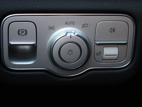 Used 2025 Mercedes-Benz GLE 350 4MATIC image 33