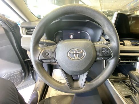 Used 2024 Toyota RAV4 XLE AWD/4WD image 17