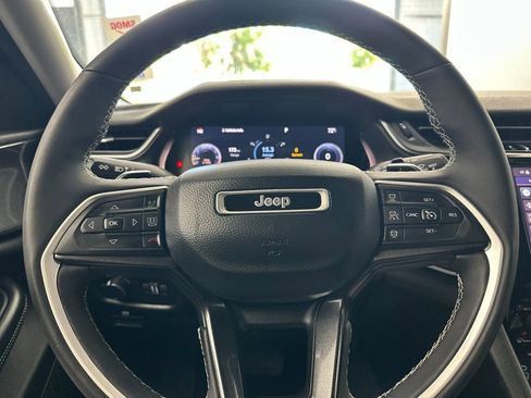 Used 2023 Jeep Grand Cherokee Laredo w/ Luxury Tech Group I AWD/4WD image 22