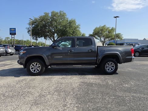 Used 2017 Toyota Tacoma SR5 w/ Tow Package RWD image 9