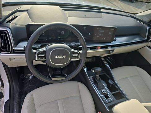 Used 2025 Kia Sorento S w/ Panoramic Sunroof Package FWD image 16