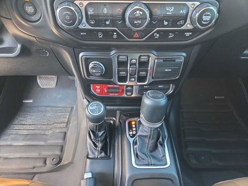 Used 2021 Jeep Wrangler Unlimited Rubicon w/ Uconnect 4C Nav & Sound Group AWD/4WD image 25