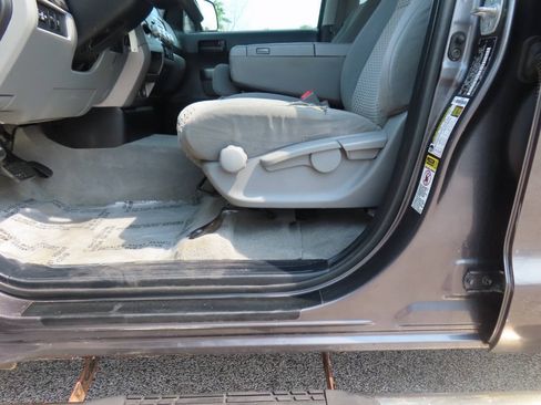 Used 2011 Toyota Tundra 4x4 Double Cab w/ Tow Pkg image 12
