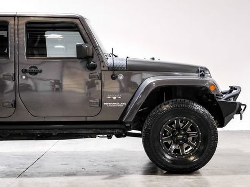 Used 2016 Jeep Wrangler Unlimited Sahara w/ Dual Top Group AWD/4WD image 19
