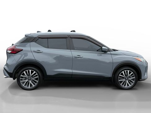 Used 2022 Nissan Kicks SV FWD image 6