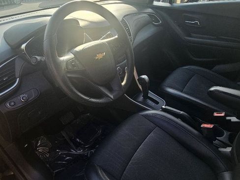 Used 2022 Chevrolet Trax LT FWD image 10