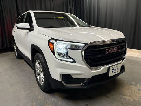 Used 2024 GMC Terrain SLE AWD/4WD image 3