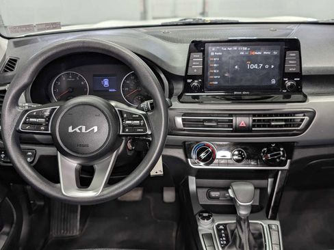 Used 2022 Kia Seltos LX AWD/4WD image 5
