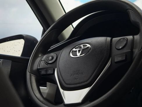 Used 2014 Toyota Corolla LE FWD image 18