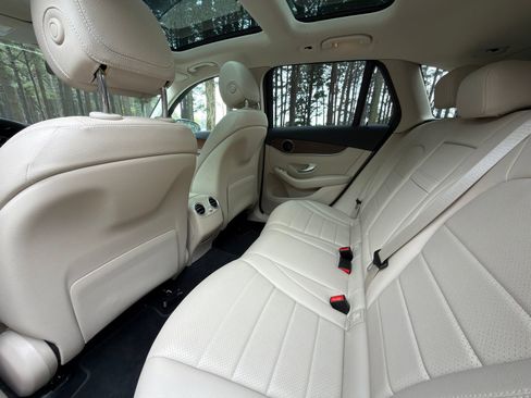 Used 2021 Mercedes-Benz GLC 300 4MATIC image 14