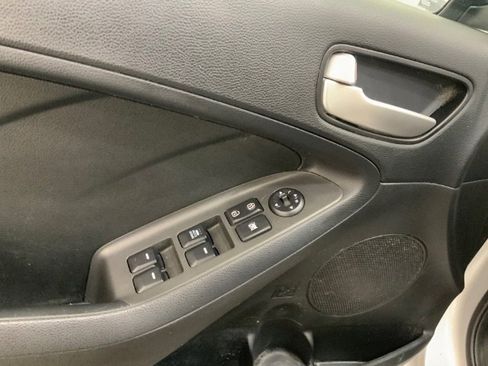 Used 2017 Kia Forte LX image 25