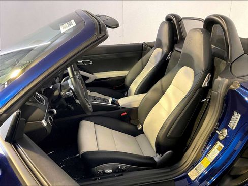 Used 2022 Porsche 718 Boxster RWD image 5