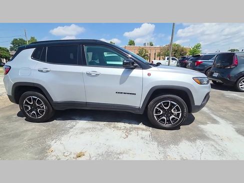 Used 2024 Jeep Compass Trailhawk AWD/4WD image 33
