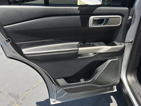 Used 2021 Ford Explorer XLT w/ Equipment Group 202A RWD image 38