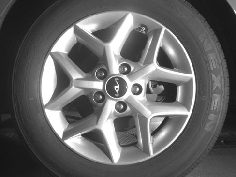 Used 2025 Kia Soul LX w/ LX Technology Package FWD image 19