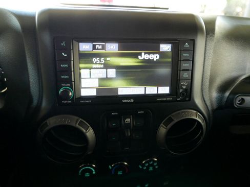 Used 2017 Jeep Wrangler Unlimited Sport image 15