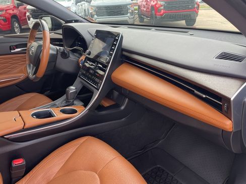 Used 2022 Toyota Avalon Limited image 28