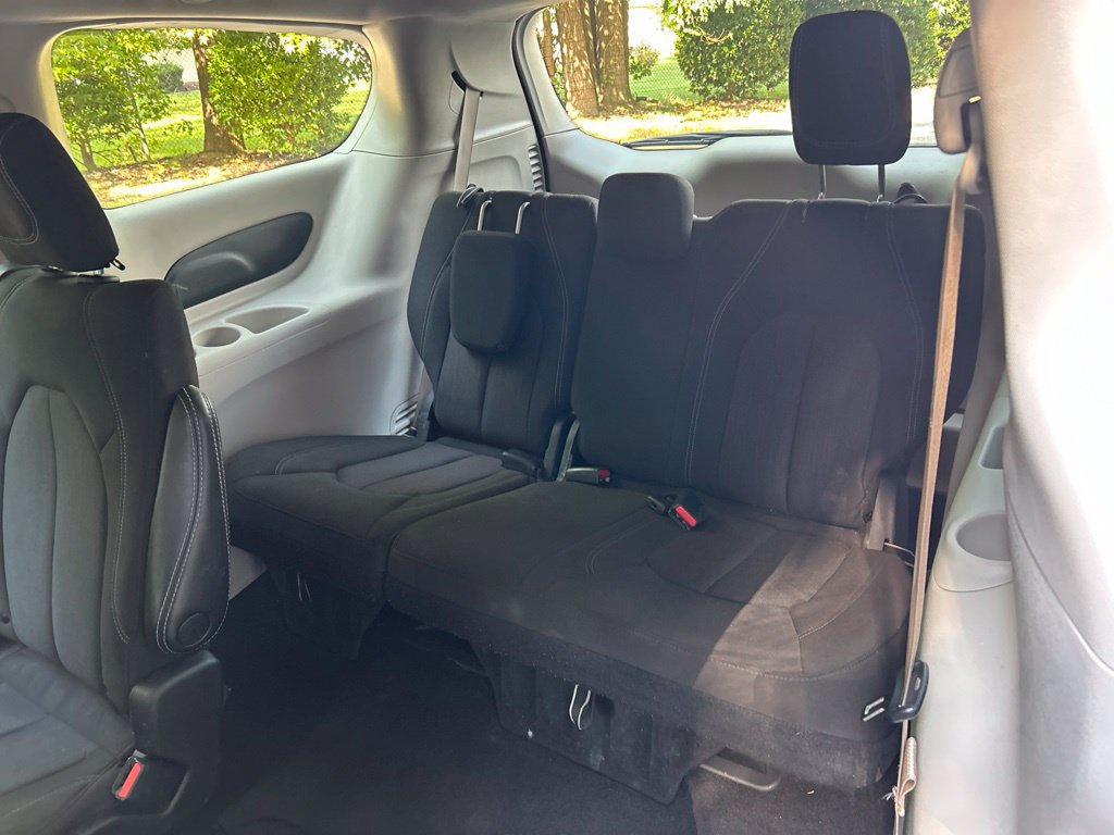 Used 2022 Chrysler Voyager LX FWD image 24