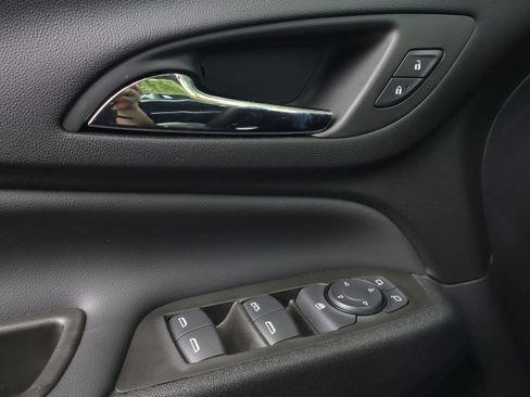 Used 2024 Chevrolet Equinox LT FWD image 23
