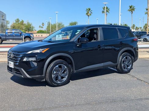 Used 2024 Nissan Rogue SV FWD image 2