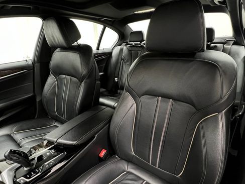 Used 2018 BMW M550i xDrive AWD/4WD image 16