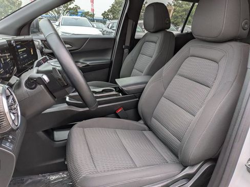 Used 2025 Chevrolet Equinox LT image 16