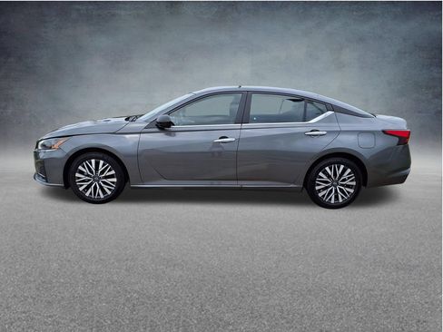 Used 2025 Nissan Altima 2.5 SV FWD image 5